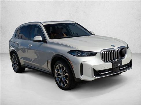 Used 2024 BMW X5 xDrive40i w/ Premium Package image 3