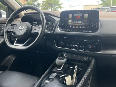 Certified 2021 Nissan Rogue SL w/ Premium Package FWD image 3