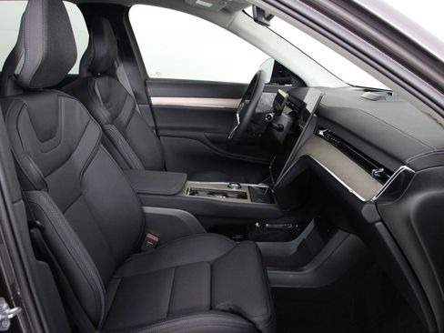 Certified 2025 Volvo EX90 Ultra image 27