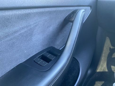 Used 2023 Tesla Model Y Long Range image 32