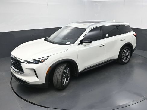 Used 2023 INFINITI QX60 Luxe w/ Vision Package FWD image 38