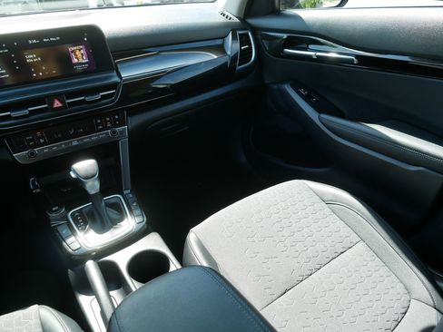 Certified 2024 Kia Seltos S AWD/4WD image 11