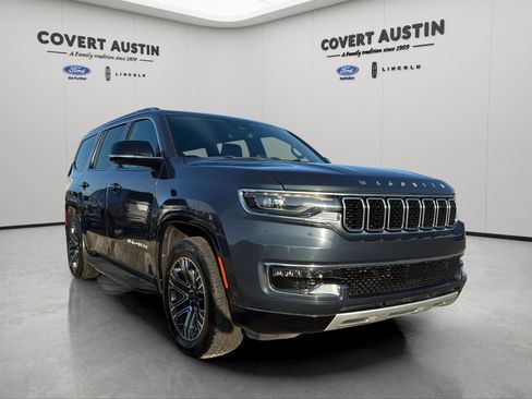 Used 2024 Jeep Wagoneer Series II w/ Flexible Seating Group AWD/4WD image 7