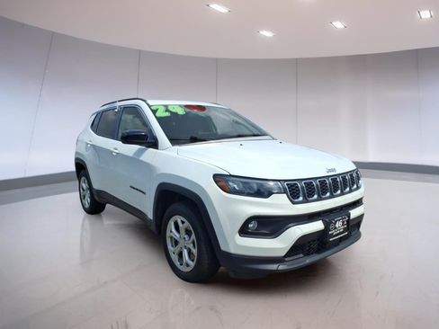 Used 2024 Jeep Compass Latitude AWD/4WD image 1