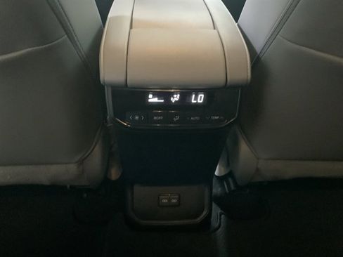Used 2022 Toyota Highlander XLE image 24