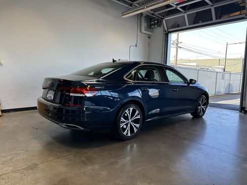 Used 2021 Volkswagen Passat 2.0T SE image 3