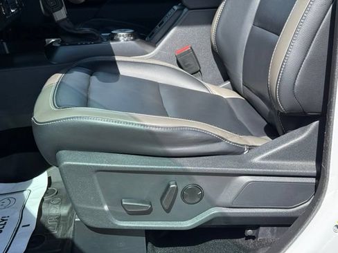 Used 2025 Ford Bronco Outer Banks AWD/4WD image 14