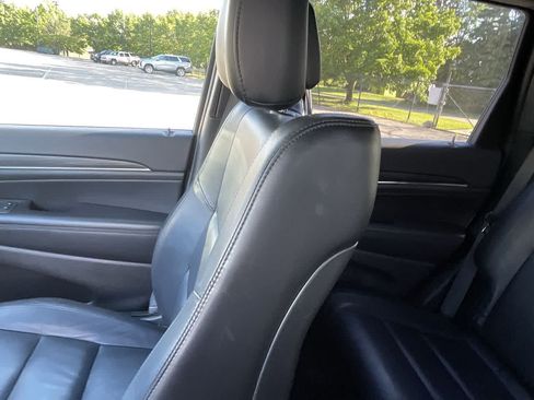 Used 2020 Jeep Grand Cherokee Limited AWD/4WD image 12