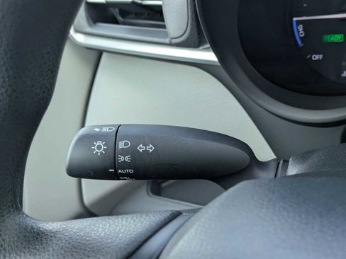 Used 2024 Toyota Sienna LE w/ LE Plus Package FWD image 27