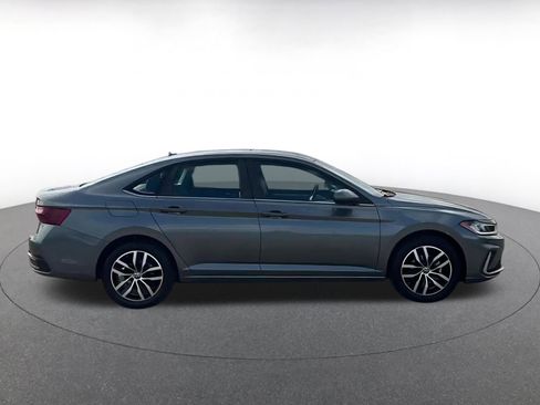 Used 2025 Volkswagen Jetta SE image 21