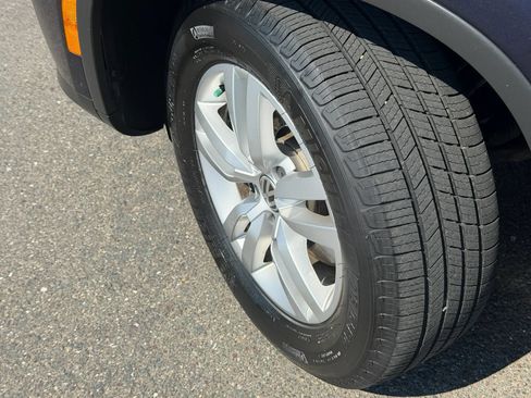 Used 2012 Volkswagen Tiguan S FWD image 2