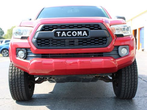 Used 2017 Toyota Tacoma Limited w/ Tow Package AWD/4WD image 2