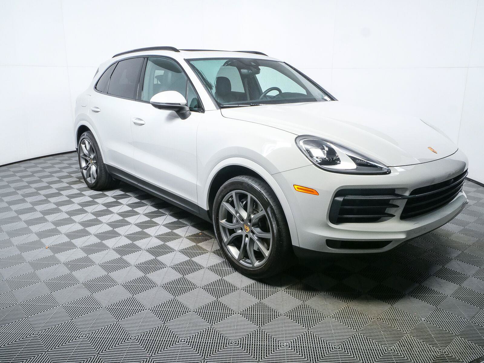 Used 2023 Porsche Cayenne Platinum Edition AWD/4WD image 28