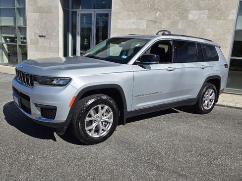 Used 2021 Jeep Grand Cherokee L Limited w/ MOPAR Finishing Package image 2