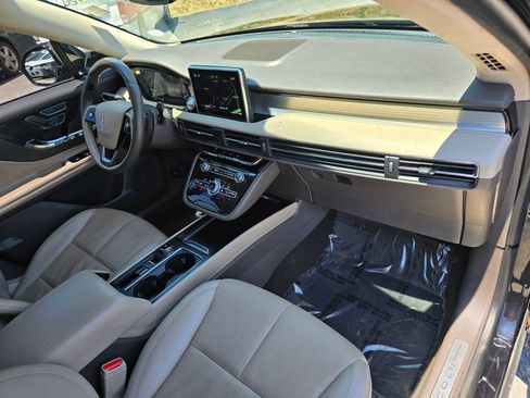 Used 2022 Lincoln Corsair FWD w/ Premium Package image 31
