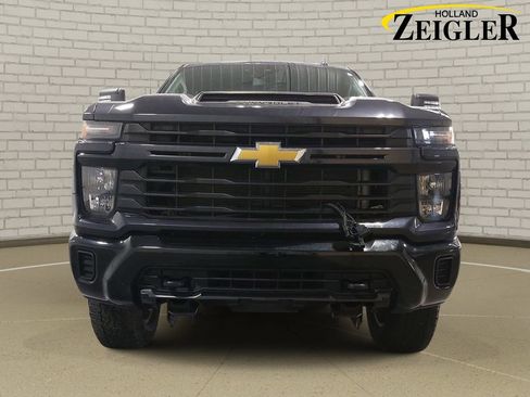 Used 2024 Chevrolet Silverado 2500 Custom w/ Custom Value Package AWD/4WD image 2