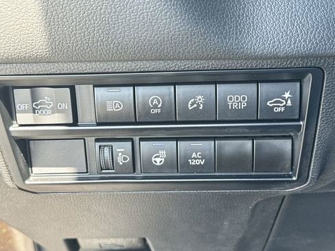 Used 2023 Toyota Tundra Limited AWD/4WD image 19