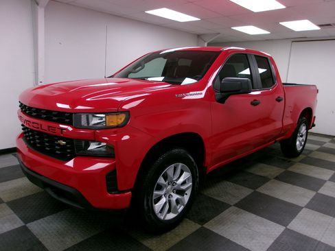Used 2019 Chevrolet Silverado 1500 Custom w/ Trailering Package AWD/4WD image 1