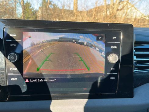 Used 2025 Volkswagen Jetta SE image 19