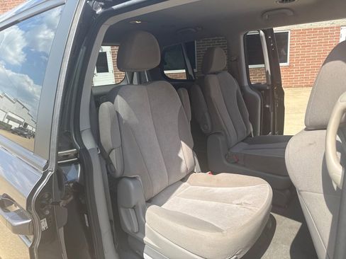 Used 2012 Kia Sedona LX FWD image 15