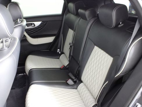 Used 2017 INFINITI QX70 AWD w/ Limited Package image 21