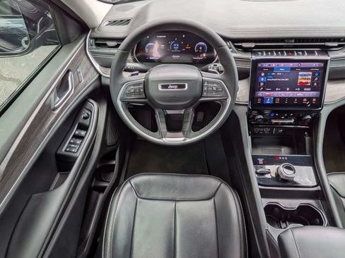 Used 2023 Jeep Grand Cherokee L Limited w/ Luxury Tech Group II AWD/4WD image 19