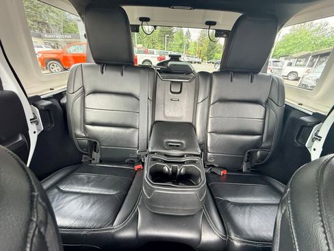 Used 2018 Jeep Wrangler Unlimited Sahara w/ Uconnect 4C Nav & Sound Group AWD/4WD image 28