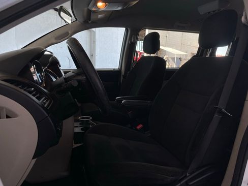 Used 2017 Dodge Grand Caravan SE image 13
