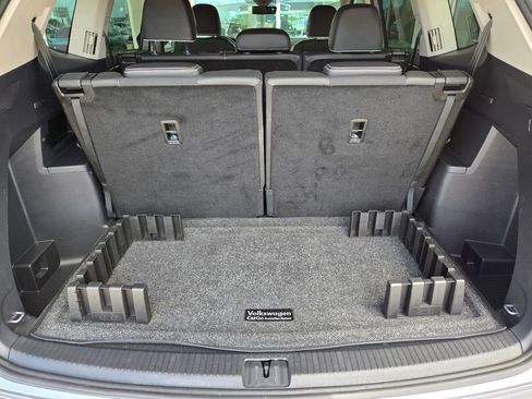 Used 2025 Volkswagen Atlas SEL Premium R-Line image 32