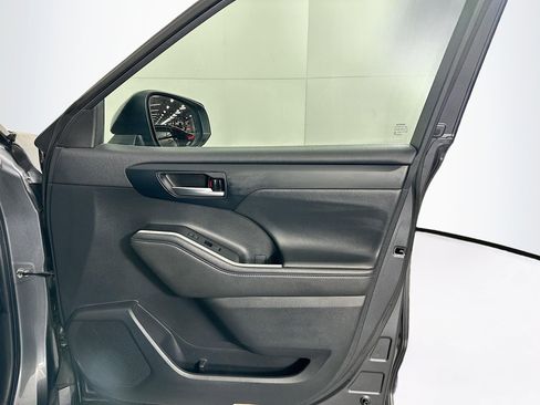 Used 2023 Toyota Highlander XLE image 34