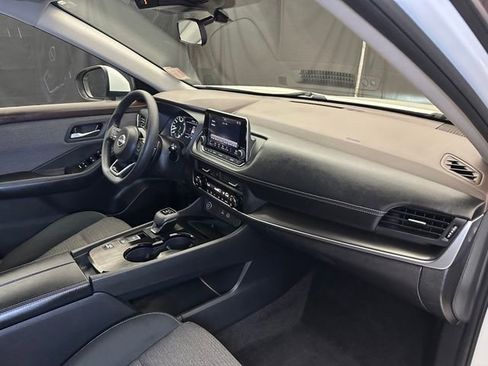 Used 2023 Nissan Rogue SV FWD image 17