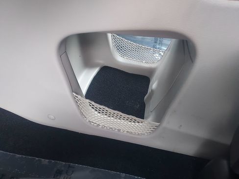 Used 2015 Dodge Grand Caravan SXT FWD image 24