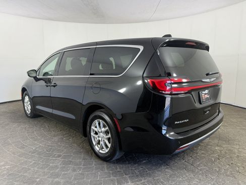 Used 2025 Chrysler Pacifica Select FWD image 5
