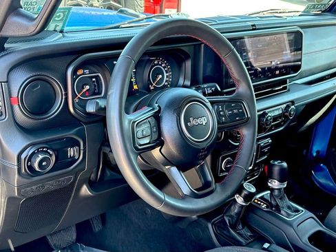 Used 2024 Jeep Wrangler Unlimited Rubicon image 10