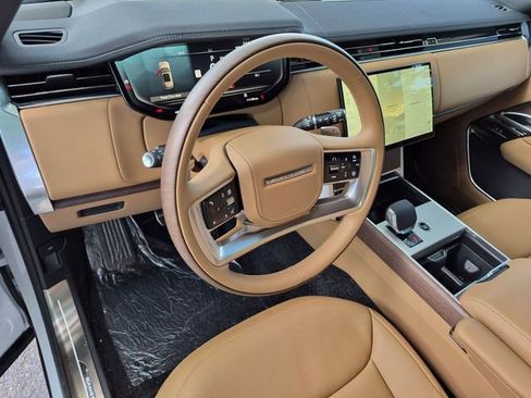 New 2026 Land Rover Range Rover Long Wheelbase SE AWD/4WD image 9