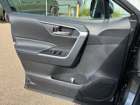 Used 2025 Toyota RAV4 XLE image 18
