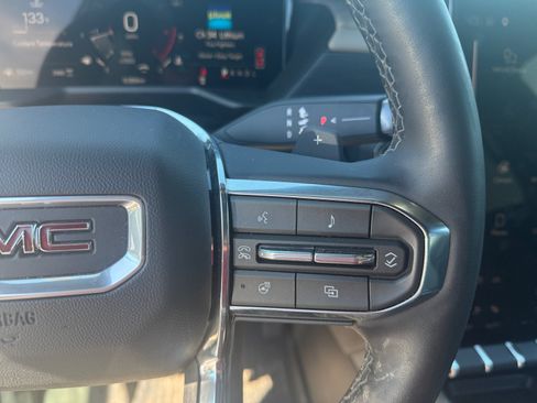 Used 2026 GMC Acadia Elevation w/ Elevation Premium Package AWD/4WD image 17