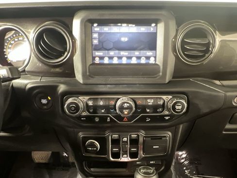 Used 2019 Jeep Wrangler Unlimited Sport AWD/4WD image 12