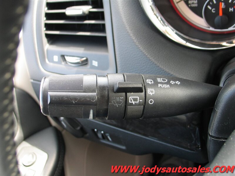 Used 2016 Dodge Grand Caravan SXT w/ Rear Park Assist Package FWD image 10