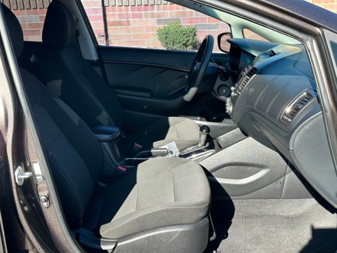Used 2017 Kia Forte LX image 11