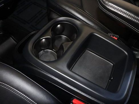 Used 2026 Chrysler Pacifica Select image 19