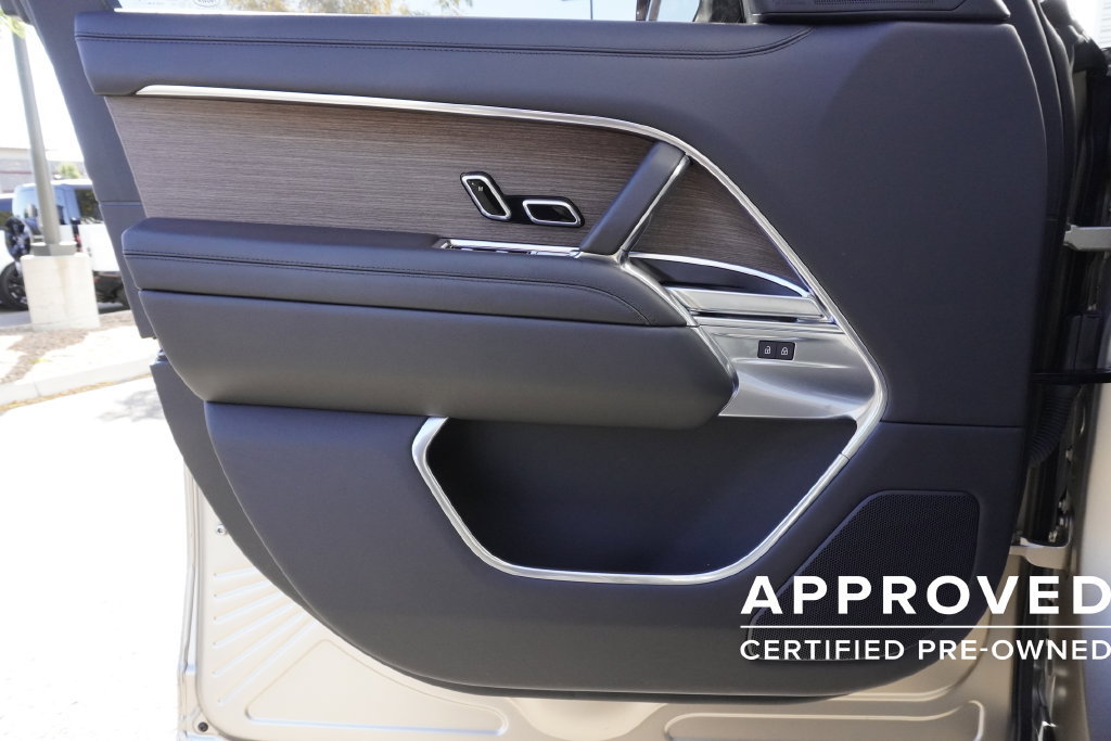 Used 2026 Land Rover Range Rover SE AWD/4WD image 17