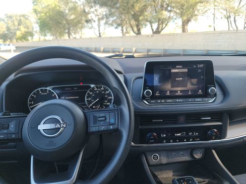 Used 2023 Nissan Rogue SV image 13