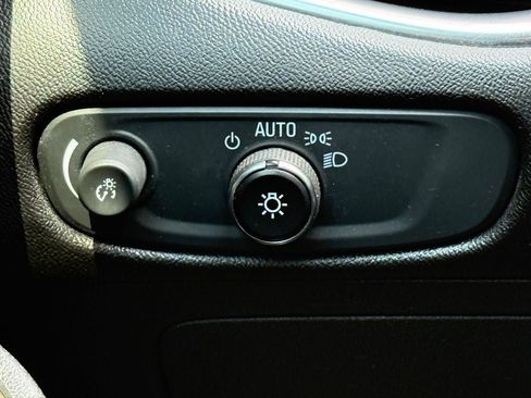 Used 2018 Chevrolet Malibu LT FWD image 18