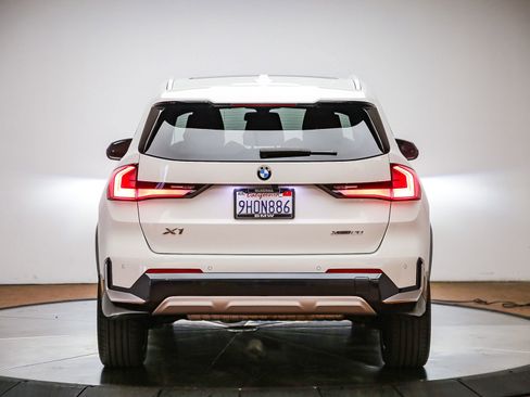 Certified 2023 BMW X1 xDrive28i w/ Convenience Package AWD/4WD image 3