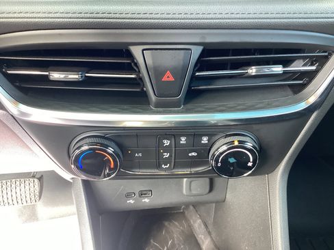 Used 2024 Buick Encore GX Preferred image 23