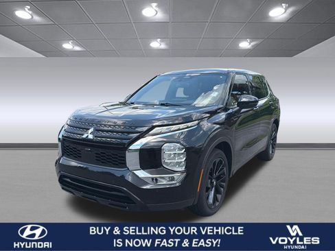 Used 2022 Mitsubishi Outlander SE FWD image 1