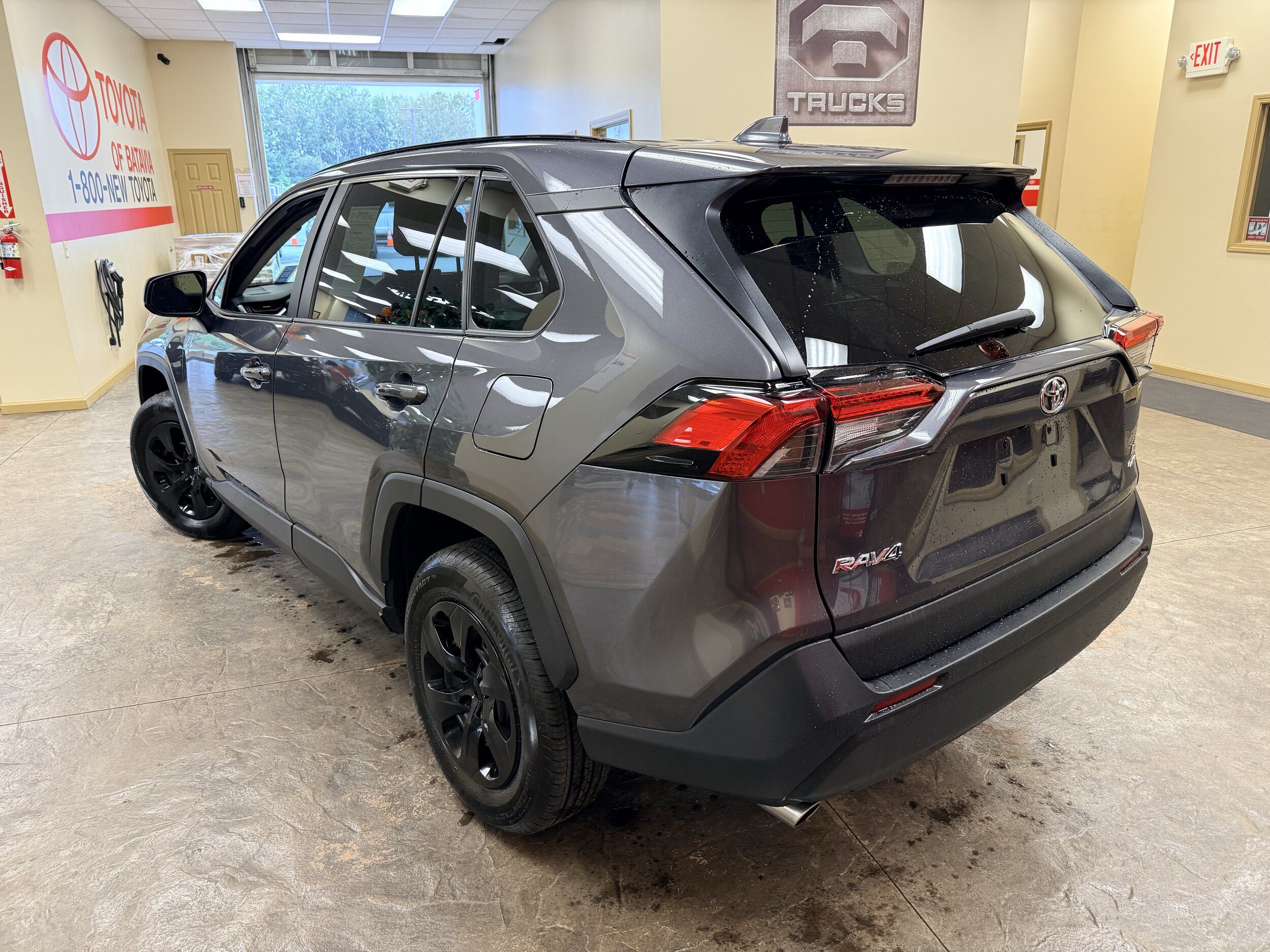 Used 2024 Toyota RAV4 LE AWD/4WD image 10