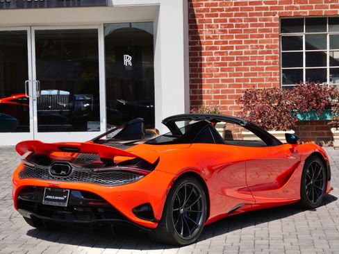 Used 2024 McLaren 750S Spider RWD image 4