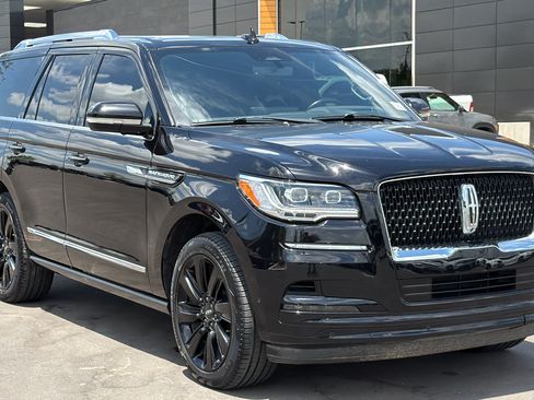 Used 2022 Lincoln Navigator Reserve AWD/4WD image 3